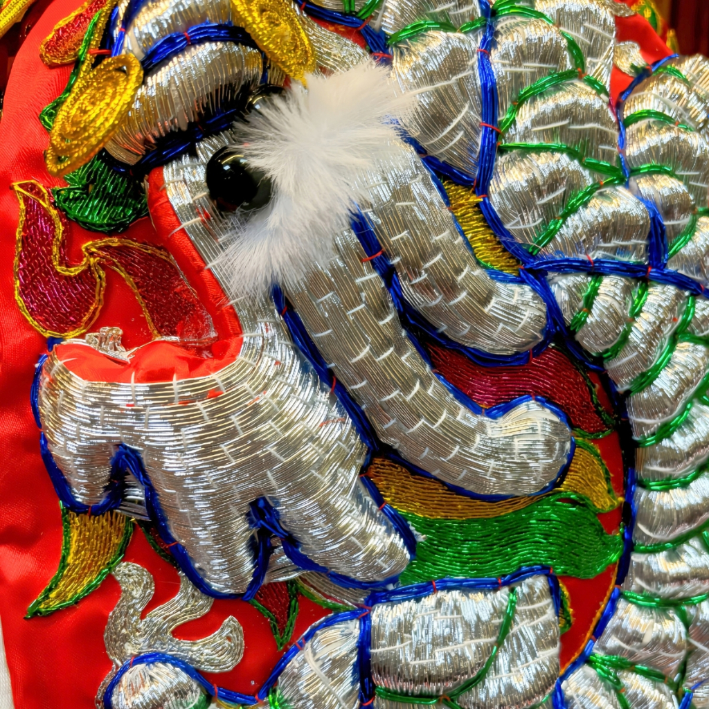 【樹林歡喜緣佛具】三角麟龍袍・紅底・銀龍|神尊佛像衣・帽|神像服飾配件・宮廟佛堂用品|神桌・後貼|神尊・佛像|樹林實體店:圖片 7