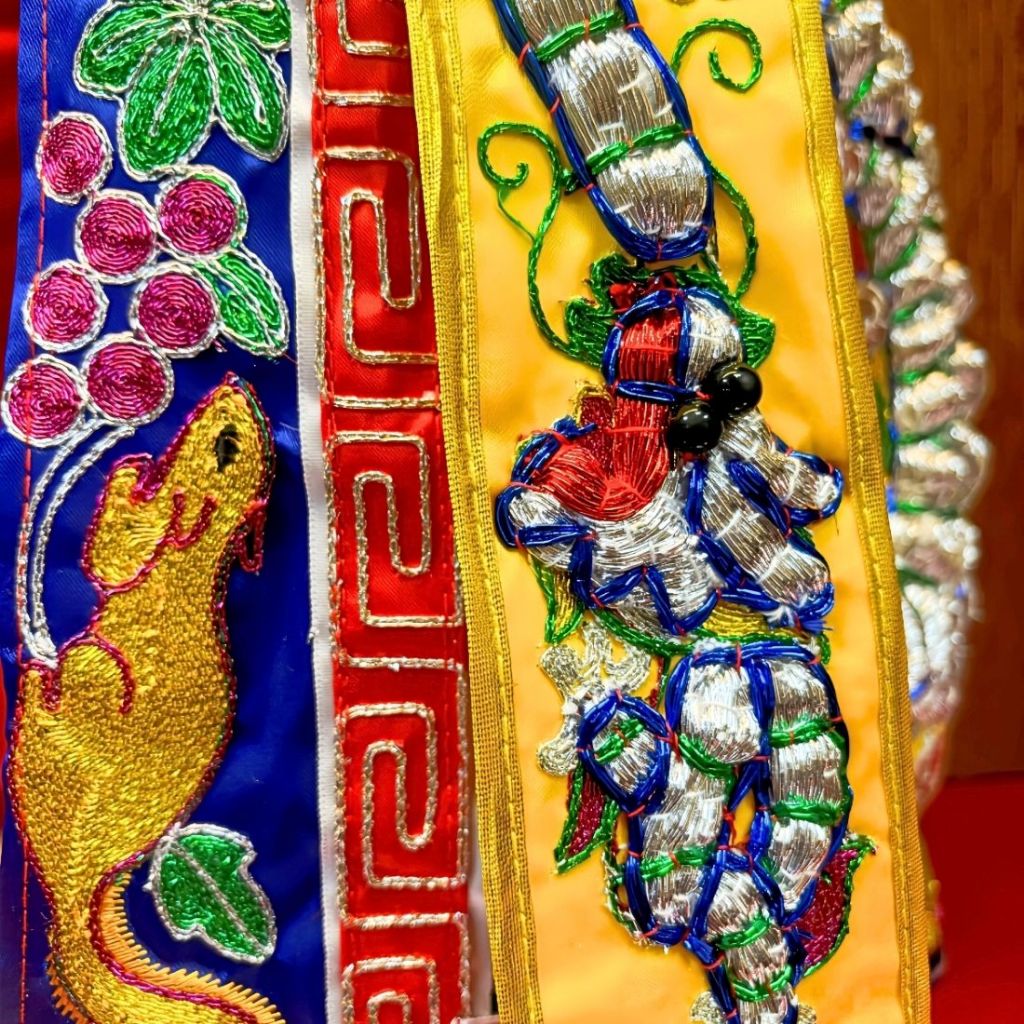 【樹林歡喜緣佛具】三角麟龍袍・黃底・銀龍|神尊佛像衣・帽|神像服飾配件・宮廟佛堂用品|神桌・後貼|神尊・佛像|樹林實體店:圖片 8